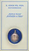 1991. II. János Pál pápa Magyarországon kétoldalas Ag emlékérem füllel, előlapján 2db rubinnal díszítve, tanúsítvánnyal, eredeti díszkiadásban (0,999/~29mm) T:AU patina