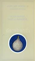 1991. "II. János Pál pápa Magyarországon" kétoldalas Ag emlékérem füllel, előlapján 2db ru...