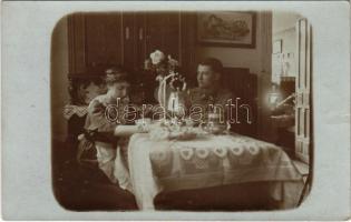 1915 Kolozsvár, Cluj; katonatiszt a kedvesével teázik / K.u.k. soldier with his lover during tea time. photo