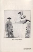 Karinthy Frigyes: A repülő ember. Wittmann Viktor emléke. Írta Karinthy Frigyes. (A pilóta arcképével.) (Budapest), [1915]. Athenaeum Irodalmi é Nyomdai Rt. 1 t. (címkép) + 47 + [1] p. Egyetlen kiadás. Karinthy Frigyes sajátos humorú, személyes visszaemlékezései Wittmann Viktor gépészmérnökről és pilótáról (1889-1915), a fiatal pilóta és repülőgép-fejlesztő több alkalommal látta vendégül Karinthyt repülőútjain. Példányunk fűzése laza. (Modern könyvár, 300-301. szám.) Fűzve, színes, sérült, foltos kiadói borítóban.