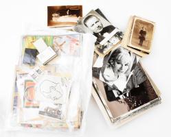 Vegyes papírrégiség tétel, képeslapok, címkék, számlák, prospektusok, fotók, stb.