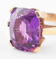 Arany (Au) 14 K gyűrű lila kővel, jelzett, méret: 57, bruttó: 4 g