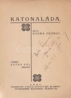 Kozma György: Katonaláda. Csajághi Szőke Pál rajzaival. (Dedikált.) Szolnok, 1927. Varga József mű- és könvynyomdája. 96 p. Egyetlen kiadás. Dedikált: ,,Bella húgomnak szeretettel: Gyuri. Szolnok, 1931. II. 2". Katonatörténetek és katona-anekdoták az 1913. évi klagenfurti kiképzéstől az első világháború, kaszárnyabeli életéből. A vérbő, harsány humorral megírt történetek feltűnően kerülik a harctéri eseményeket. Oldalszámozáson belül Szőke Pál szövegközti karikatúráival. Fűzve, Szőke Pál színes rajzával illusztrált, sérült, enyhén hiányos gerincű kiadói borítóban, a fedőborítókon apró, halvány foltosság.