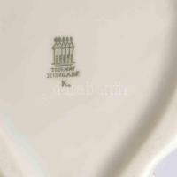 Zsolnay széken ülő nő virággal. Jelzett, hibátlan, m: 22,5 cm