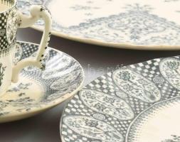 Fischer Ignác Emma mintás 7 darabos szett, jelzett, közte sérülésekkel, egyik tálon lepattanással, e...