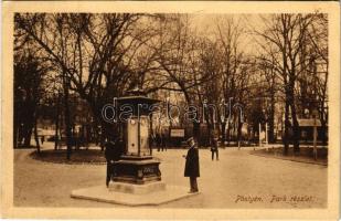 1918 Pöstyén, Pistyan, Piestany; park részlet, óra és időjárásjelző oszlop. Gipsz H. kiadása / park, clock and weather indicator (EK)