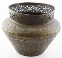 Nagyméretű antik török réz kaspó. Áttört és trébelt mintákkal, néhol trébelés mentén lyukakkal, d:40 cm, m: 32 cm