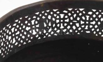 Nagyméretű antik török réz kaspó. Áttört és trébelt mintákkal, néhol trébelés mentén lyukakkal, d:40...