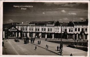 1940 Gyergyószentmiklós, Gheorgheni; Fő tér bevonuláskor, "Soha többé el nem választhatnak!" feliratos díszkapu, horogkeresztes zászlók, automobil / entry of the Hungarian troops, main square, Hungarian irredenta propaganda, decorated gate, swastika flags, automobile. photo + "1940 Gyergyószentmiklós visszatért" So. Stpl (EK)