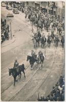 1940 Kolozsvár, Cluj; bevonulás / entry of the Hungarian troops. Polyfoto photo (szakadás / tear)