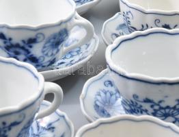 10 db Meisseni porcelán teás csésze, aljjal. Máz alatti kék festéssel, jelzett, kisebb sérülésekkel,...