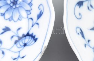 10 db Meisseni porcelán teás csésze, aljjal. Máz alatti kék festéssel, jelzett, kisebb sérülésekkel,...