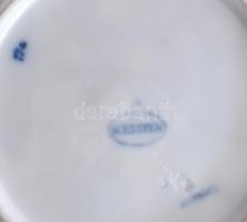 12 db Meisseni porcelán süteményes tányér Máz alatti kék festéssel, jelzett, kisebb kopásokkal d: 17...