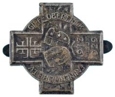 Svájc 1929. "TV Gipf-Oberfrick zászlószentelés 1913-1929" ezüstözött bronz jelvény "Paul Kramer Neuchatel" gyártói jelzéssel (24x23mm) T:XF patina Switzerland 1929. "Fahneweihe TV Gipf-Oberfrick 1913-1929" silver plated bronze badge with "Paul Kramer Neuchatel" maker's mark (24x23mm) C:XF patina