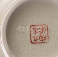 7 darab antik kínai porcelán, csészék, 2 darab váza. Jelzettek, repedezett mázzal, egyik poháron sér...