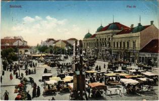 1915 Szolnok, piac tér, Henez, Rosenzweig Ede, Fehér Adolf üzlete. Vasúti levelezőlapárúsítás 53 sz.- 1915 (EB)