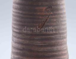 Iparművész boros butella, jelzett, kopással, m: 27,5 cm