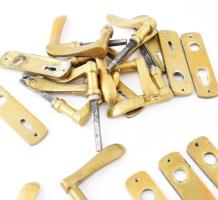 Kb 10 db réz kilincs és zárcím pár, modern, kis méretű zárakhoz