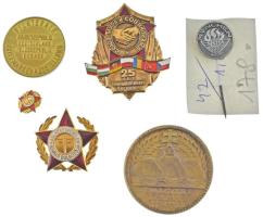 6db-os vegyes magyar és külföldi emlékérem és jelvény tétel, közte ~1970. "A Külkereskedelem Kiváló Dolgozója" aranyozott, zománcozott jelvény miniatűrrel T:AU,XF