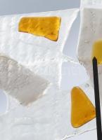 Kalmár Pál?: Falióra. Anyagában színezett üvegblokkokból épített iparművész falióra, elemes szerkeze...