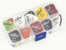 50 darab gitár pengető, tartóban