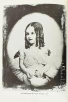 Szilágyi Gábor: Daguerre. A fényképezés felfedezésének története. Bp., 1987, Gondolat. Fekete-fehér ...