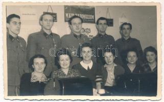 M. kir. hadimúzeum, csoportkép katonákkal / Hungarian soldiers group photo