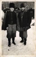 Csíkszentmárton, Sanmartin; lóvásár télen / horse market in winter. photo (fl)