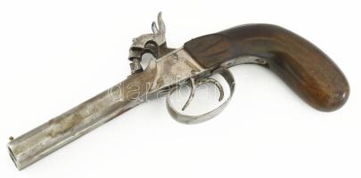 Csappantyús pisztoly. XVIII. sz. Dupla csöves, diófa markolat. 23 cm