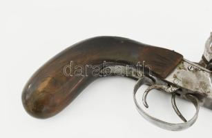 Csappantyús pisztoly. XVIII. sz. Dupla csöves, diófa markolat. 23 cm