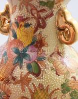 Kínai váza. Jelzett, kopással, m: 15,5 cm