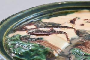 Mázas kerámia falidísz, 1913, jelzett, kis kopással, d: 15,5 cm