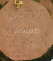 Mázas kerámia falidísz, 1913, jelzett, kis kopással, d: 15,5 cm