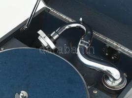 His Master's Voice hordozható gramofon. Jó állapotban, működik, tartalék tűkkel