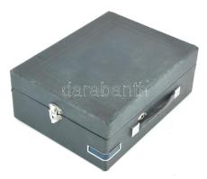 His Master's Voice hordozható gramofon. Jó állapotban, működik, tartalék tűkkel