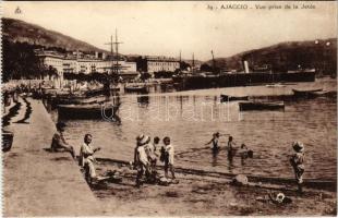 Ajaccio, Vue prise de la Jetée / jetty, beach, bathers