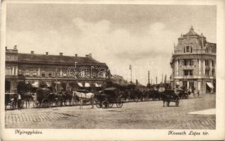 Nyíregyháza Takarékpénztár palota  lovaskocsikkal (EB)