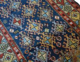 Kaukázusi kézi szövésű szőnyeg, kisebb sérülésekkel kisebb szakadásokkal 115x290 cm