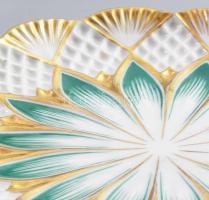 Antik porcelán kínáló, rácsiptetett karmos szerelékkel, kis kopással, d: 18 cm, m: 22 cm