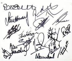 1996 A Newcastle labdarúgócsapat játékosai által aláírt fotó.sarkain akasztó lyukkal / Autograph sig...