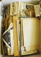 Nagy doboznyi papírrégiség tétel: reklámok, nyomtatványok, stb