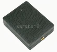 Magyarország címere. Réz, tokban, 3,5x2 cm