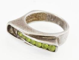 Ezüst(Ag) gyűrű zöld kövekkel, jelzett, méret: 54, bruttó: 6,7 g