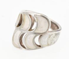 Ezüst(Ag) gyűrű hiányos berakással, jelzett, méret: 53, bruttó: 8,4 g