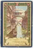 cca 1920-30 Riccordo di Venezia, 32 vedute, leporelló 32 db fotó után készült látképpel, kötéstábla belsején Velence térképpel, kissé kopott kartonált papírkötésben, borítón ráragadt anyaggal.