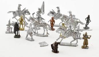 11 db ólom és 7 db réz katona