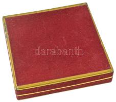 Kutas Ágnes (1966-) 1985. "Nemzetközi Szépség Divatrevü - Budapest" egyoldalas öntött bron...