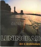 Leningrad. Art & Architecture. Leningrad, 1990, Aurora Art Publishers. Kiadói kartonált kötés, papír védőborítóval, jó állapotban.