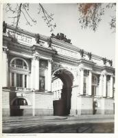 Leningrad. Art & Architecture. Leningrad, 1990, Aurora Art Publishers. Kiadói kartonált kötés, p...