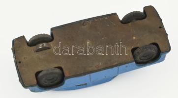 cca 1950 Lendkerekes bakelit karosszériájú Pobeda játékautó, BHG Hungary gyártmány, kopással, működi...